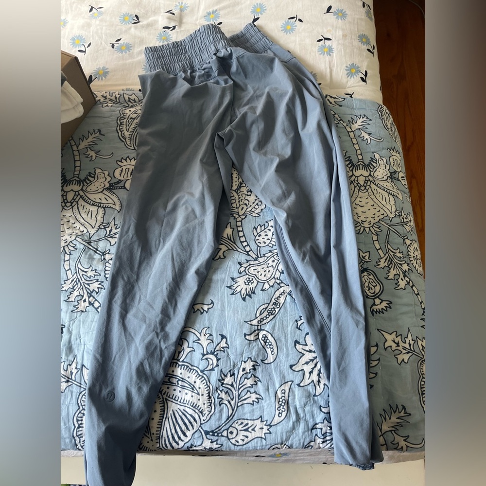 LULULEMON JOGGERS! Size 2, only worn twice!